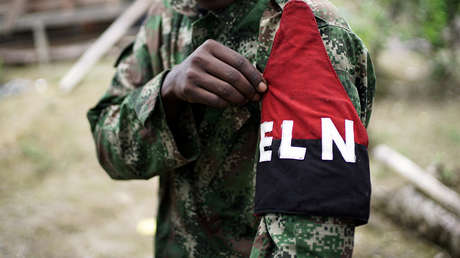 Combates entre grupos armados causan el desplazamiento masivo de 200 personas en Colombia (VIDEO)