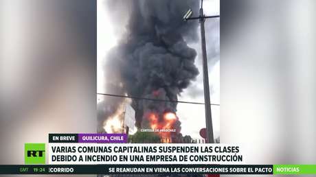 Varias comunas capitalinas de Chile suspenden las clases debido a un incendio en una empresa de construcción