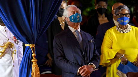 VIDEO: Captan a Carlos de Gales entrando en sueño durante la ceremonia de la independencia de Barbados de la Corona británica