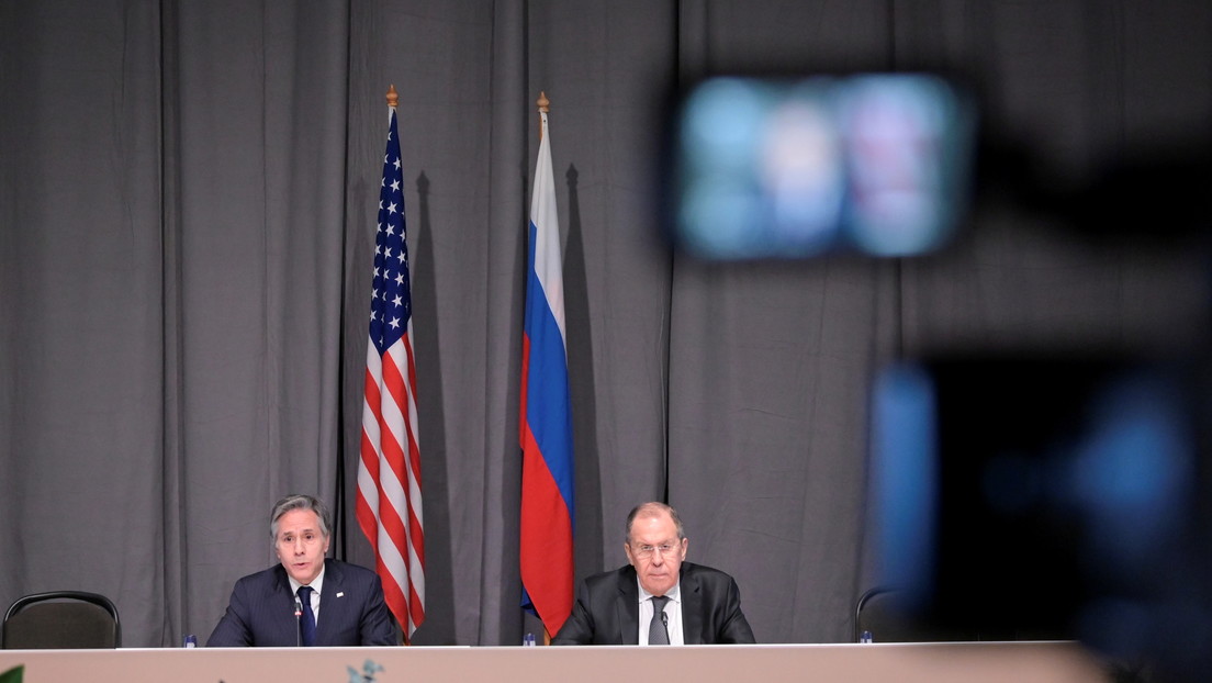 "¿Montamos una discoteca?": se apaga la luz durante varios encuentros en la reunión ministerial de la OSCE provocando momentos de risa (VIDEO)