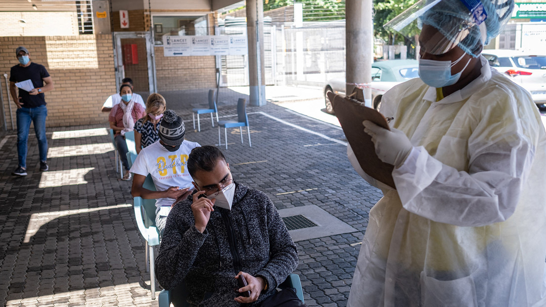 "Una caja de arena evolutiva para el virus": sugieren una posible explicación de la rápida propagación de la cepa ómicron