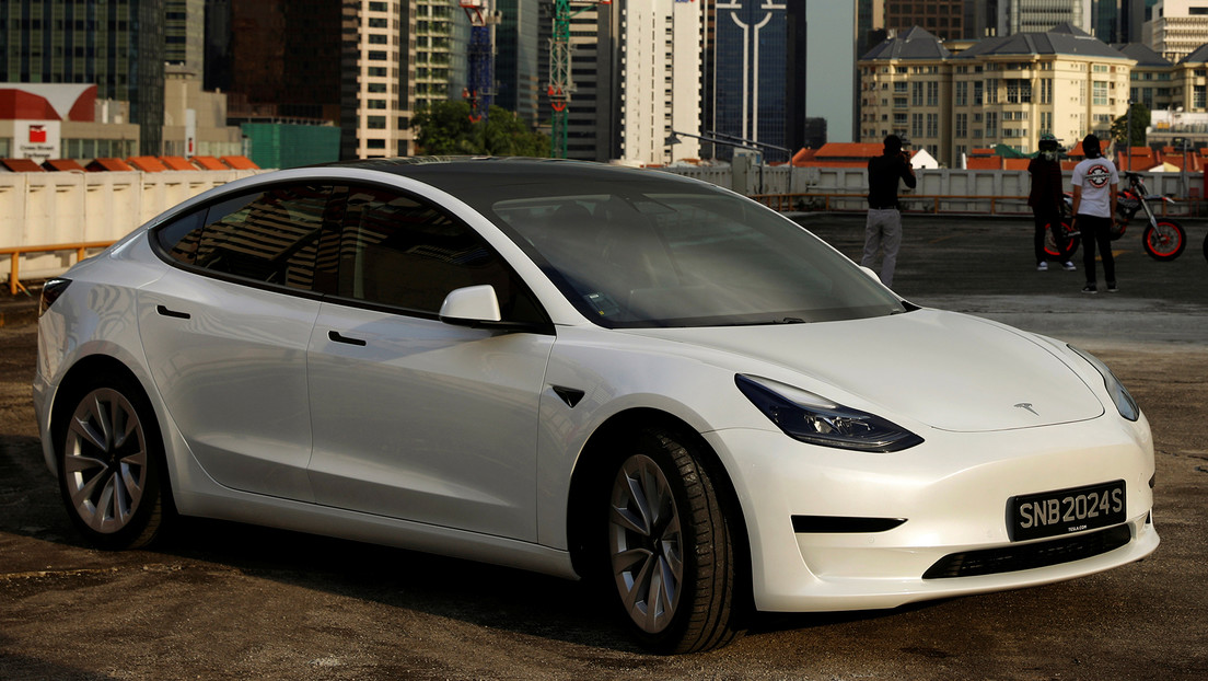 "¡Las cámaras no son ojos!": Exingenieros de Tesla creen que Elon Musk no es sincero al valorar la fiabilidad de su coches autónomos