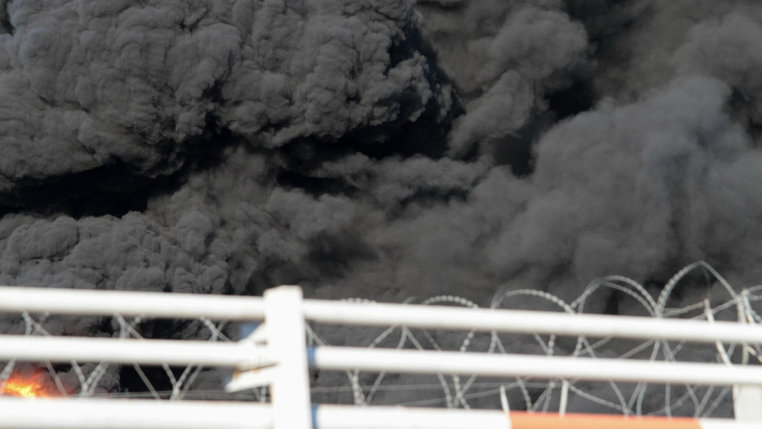 Una empleada descontenta provoca una explosión en un depósito de petróleo y causa daños por más de un millón de dólares