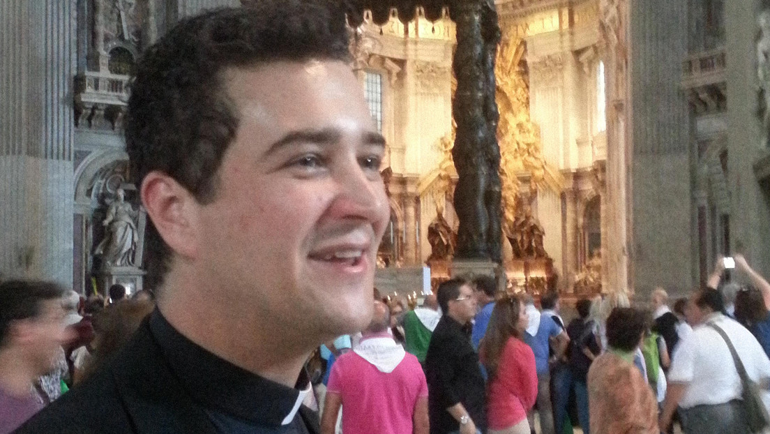 Condenan a 3 años de prisión al párroco italiano que robaba las donaciones de sus feligreses para hacer orgías gay con drogas