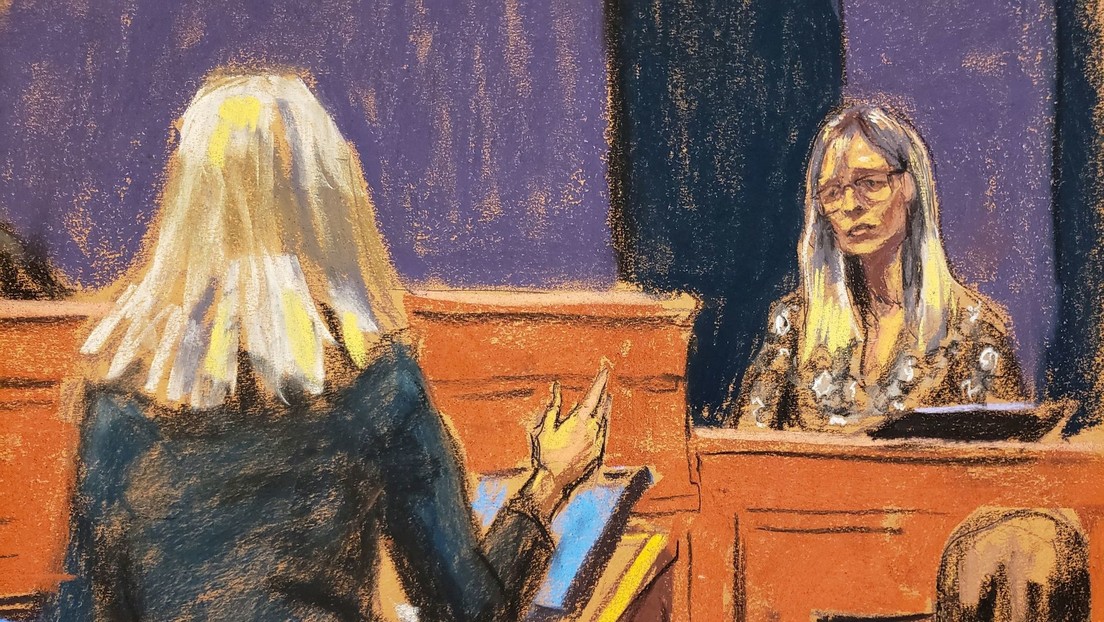 Una de las presuntas víctimas de Jeffrey Epstein testifica que la expareja del magnate le masajeó los pechos