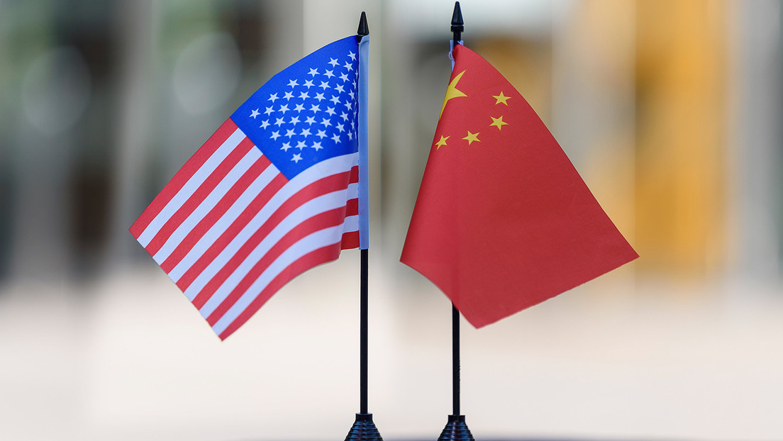 EE.UU. sanciona a una academia médica militar china por supuestos intentos de crear "armas del control cerebral", y decenas de otras entidades