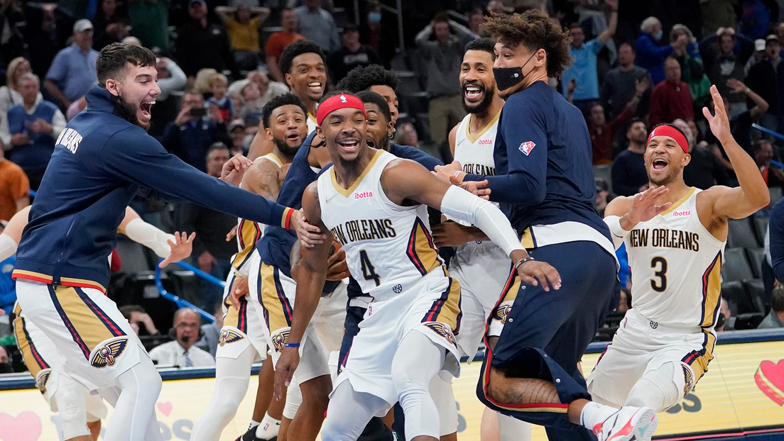 VIDEO: El alucinante enceste a 19 metros de distancia y en el último segundo de la NBA, que hizo ganar a los Pelícanos de Nueva Orleans