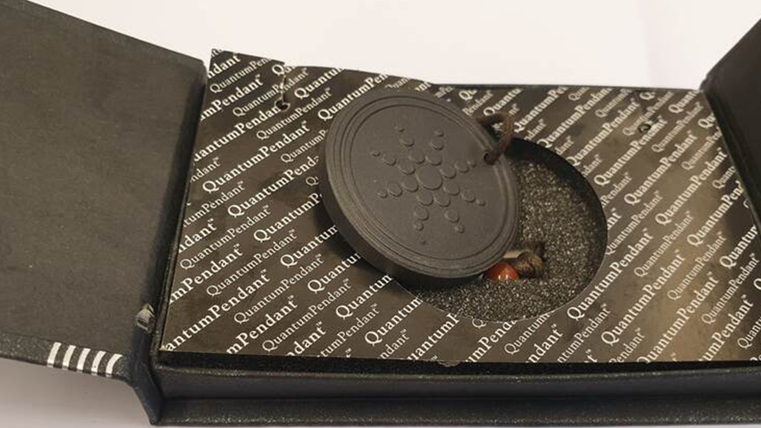 Advierten que un colgante 'anti-5G' y joyas de iones negativos son tan radioactivos que podrían "dañar el tejido y el ADN"