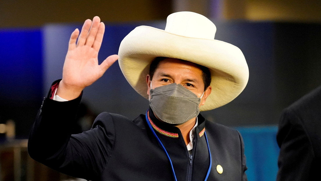 El procurador general de Perú denuncia al presidente Castillo por presuntos delitos de "patrocinio ilegal" y "tráfico de influencias"