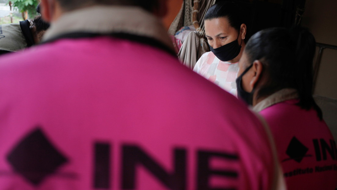 El aplazamiento de la consulta de revocación de mandato en México enciende las críticas del oficialismo contra el INE