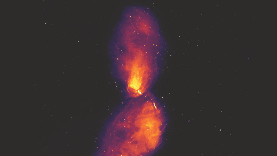 Astrónomos captan la imagen más nítida de una erupción de agujero negro, que abarca en el cielo 16 lunas llenas puestas en línea