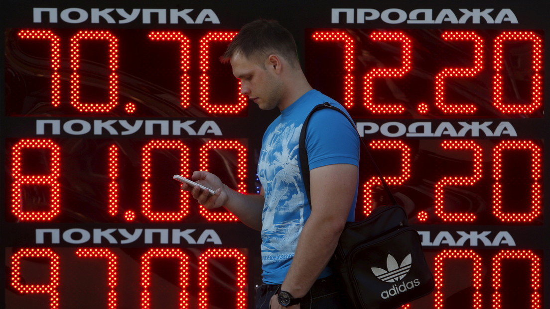 Una mujer celosa obliga a su novio a hablar con ella por FaceTime durante todo su turno de 12 horas (VIDEO)