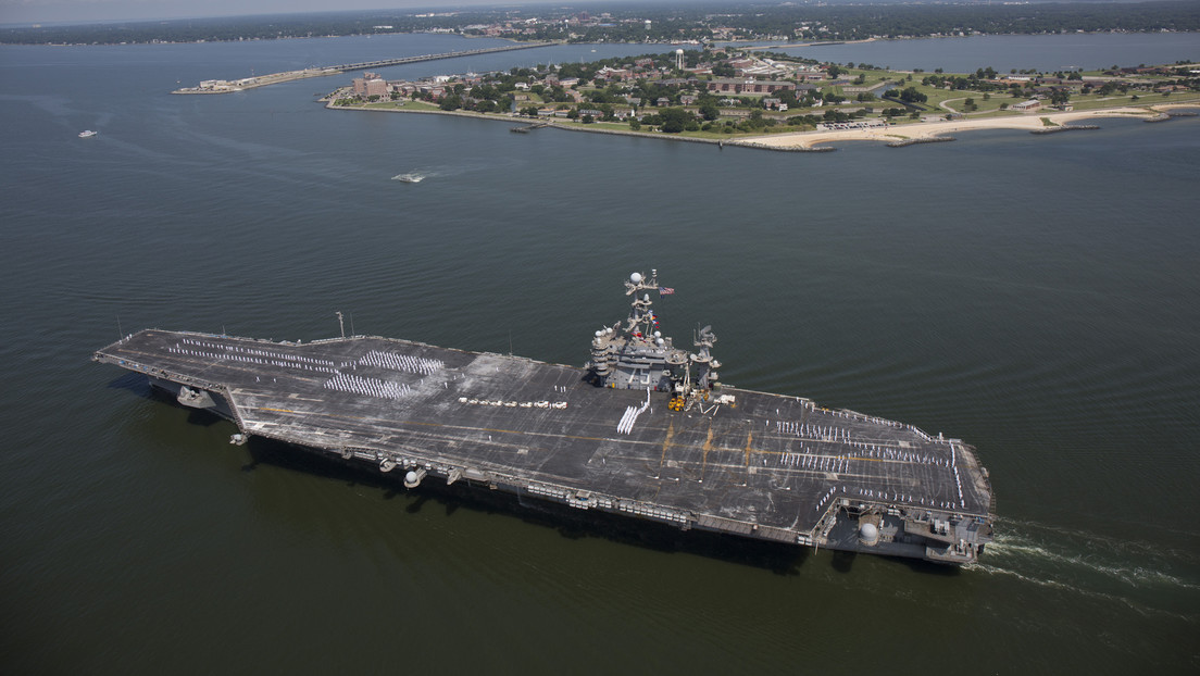Reportan que un portaaviones y cinco buques de la Flota de EE.UU. permanecerán en el Mediterráneo