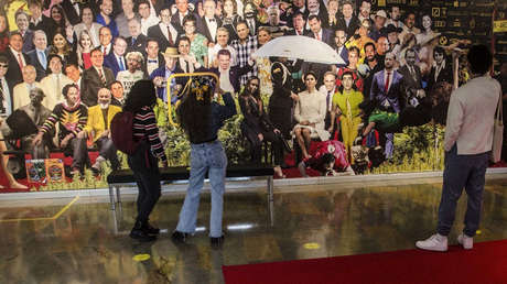 'Narcolombia', la exposición "incómoda" que habla de la cultura del narco en Colombia más allá de Pablo Escobar