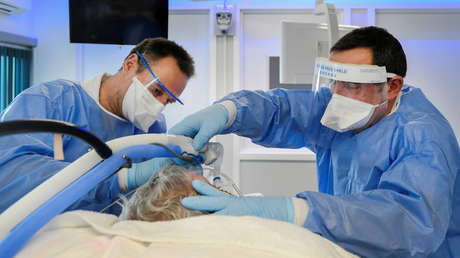 La UE advierte de que la variante ómicron podría causar la mitad de las infecciones por covid en los próximos meses