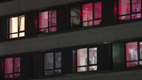 VIDEO: Una clínica en Alemania ilumina de rojo las habitaciones de pacientes con coronavirus
