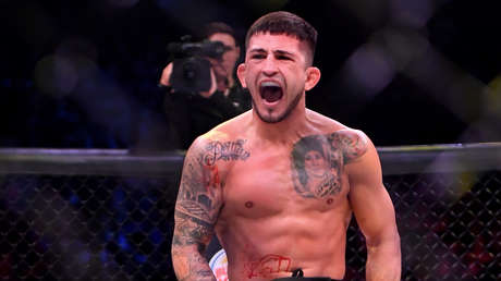 VIDEO: El campeón del peso gallo de Bellator defiende su título con un brutal nocaut "de la nada"