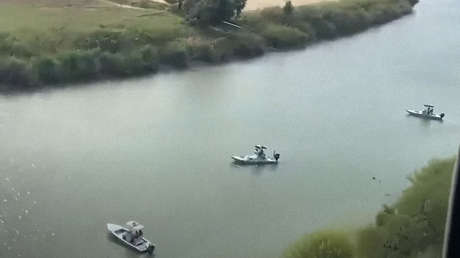 VIDEO: Texas despliega un operativo militar en el Río Bravo para blindar la frontera y "detener el flujo" de migrantes