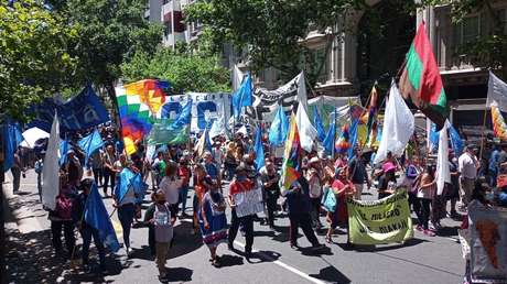 Indígenas de Argentina reclaman ante el Congreso la prórroga de la ley que demarca sus territorios