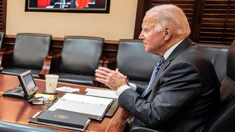 Putin notó que uno de los asistentes de Biden tenía el mismo bolígrafo que él