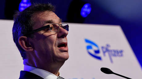 El director ejecutivo de Pfizer reconoce que la farmacéutica podría haber hecho más para ayudar a los países pobres con las vacunas anticovid