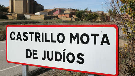 Un grupo neonazi pinta con frases antisemitas varias fachadas de las calles de un pueblo español que se quitó el nombre de 'Matajudíos'