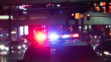 VIDEO: Un instructor del kickboxing persigue en ropa interior a un ladrón y este abandona el botín