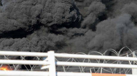 Una empleada descontenta provoca una explosión en un depósito de petróleo y causa daños por más de un millón de dólares