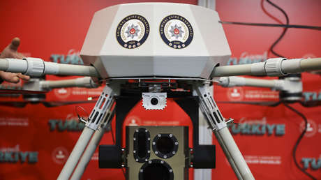 Turquía prueba un dron de desminado que destruye bombas con láser (IMÁGENES)