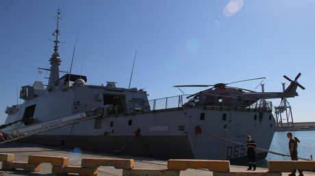 La fragata francesa Auvergne entra en el mar Negro y es vigilada por la Marina rusa