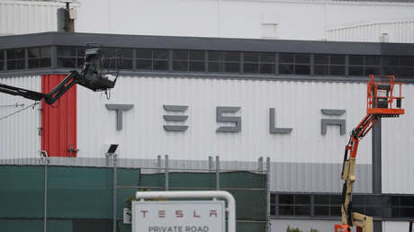 Encuentran a una persona sin vida en el aparcamiento de la fábrica de Tesla en California e investigan el caso como una "muerte sospechosa"