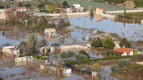 La histórica crecida del río Ebro obliga a declarar tres regiones de España como 'zona catastrófica'