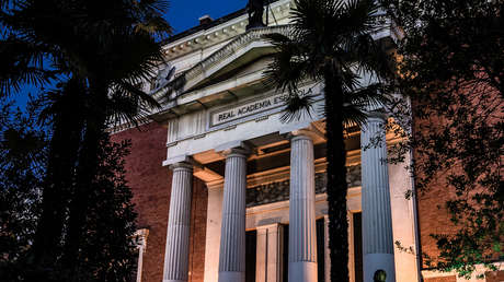 Bitcóin, criptomoneda, poliamor, transgénero o quinoa: las nuevas palabras en el diccionario de la RAE