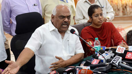 "Cuando la violación es inevitable, túmbese y disfrute": un político indio desata la indignación con un comentario sobre los ataques sexuales