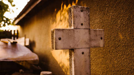 "No sabemos dónde está mi padre": Acusan a funeraria de enterrar el cuerpo equivocado y la demandan por 85 millones de dólares