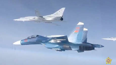 Bombarderos rusos y cazas bielorrusos realizan una patrulla en la frontera durante cuatro horas (VIDEO)