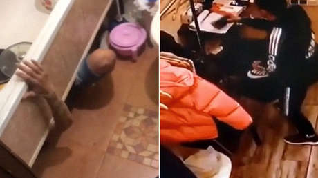 Un joven se esconde de la Policía debajo de una bañera para evitar ser detenido por una serie de robos en Rusia (VIDEO)