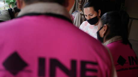 El aplazamiento de la consulta de revocación de mandato en México enciende las críticas del oficialismo contra el INE