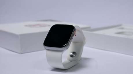 Estrella de la telenovela brasileña 'El clon' compra en línea un reloj inteligente de Apple y solo recibe una piedra en el envío (FOTO)