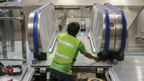 Una escalera mecánica invierte su dirección y provoca la caída de decenas de personas en una estación de tren en EE.UU. (VIDEO)