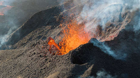 VIDEO, FOTOS: El volcán Piton de la Fournaise  vuelve a entrar en erupción en el océano Índico