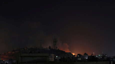 La coalición liderada por Arabia Saudita lanza ataques aéreos contra la capital de Yemen