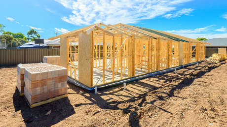 Una niña de 6 años y sus hermanos reúnen sus ahorros para comprar una casa valuada en casi 500.000 dólares