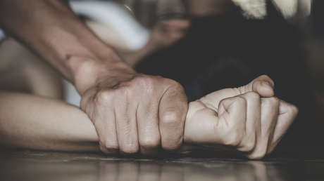 Un juez deja en libertad bajo fianza a un hombre acusado de once violaciones que alega padecer 'sexsomnia'