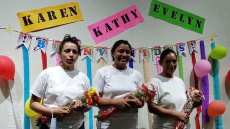 La Justicia de El Salvador libera a tres mujeres encarceladas por sufrir abortos espontáneos