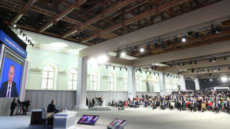 "Reconozco que fue una estupidez": reportera se disculpa por bromear sobre el covid-19 y fiebre en la rueda de prensa de Putin