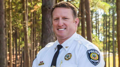 Suspenden a un jefe de Policía en EE.UU. por informar a los oficiales donde obtener un certificado de vacunación de covid-19 sin recibir la inyección