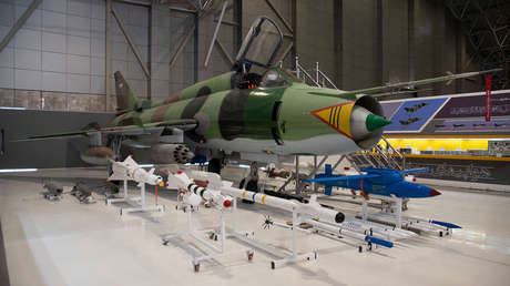 VIDEO: Aviones de combate Su-22 de las Fuerzas Armadas iraníes lanzan cohetes de largo alcance durante un simulacro de guerra