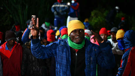 Miles de migrantes sin papeles en España enfrentan diversos obstáculos en su intento por ser atendidos en la sanidad pública