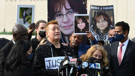 "Murió en mis brazos": El relato de los padres de Valentina, la chilena de 14 años que recibió un disparo de un policía en una tienda de Los Ángeles